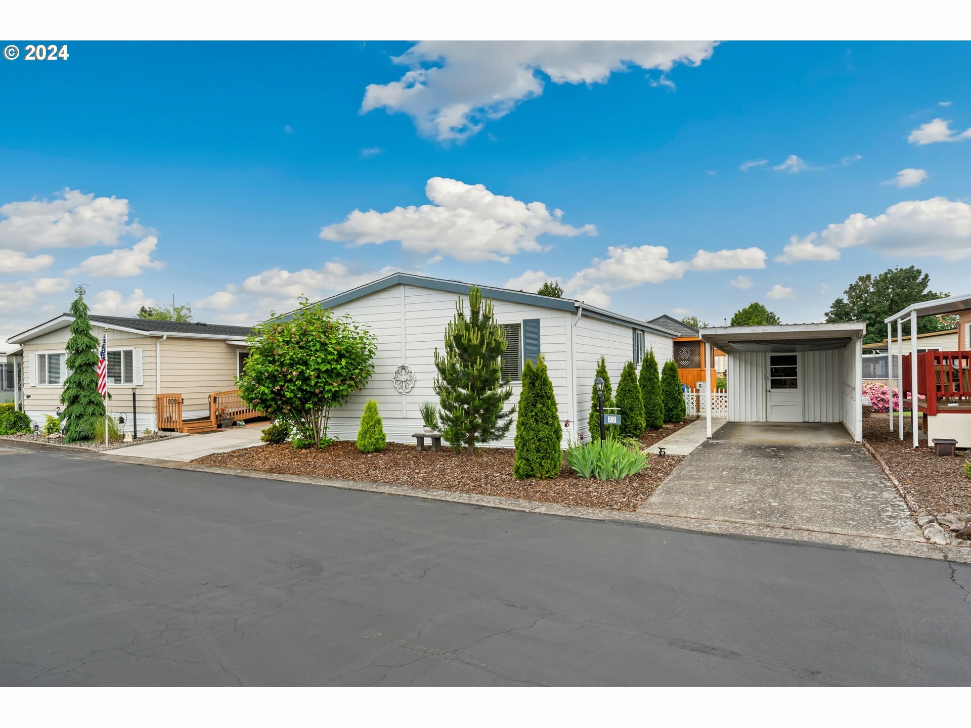 Property Photo: 15509 SE Mill Plain Blvd 77 WA 98684