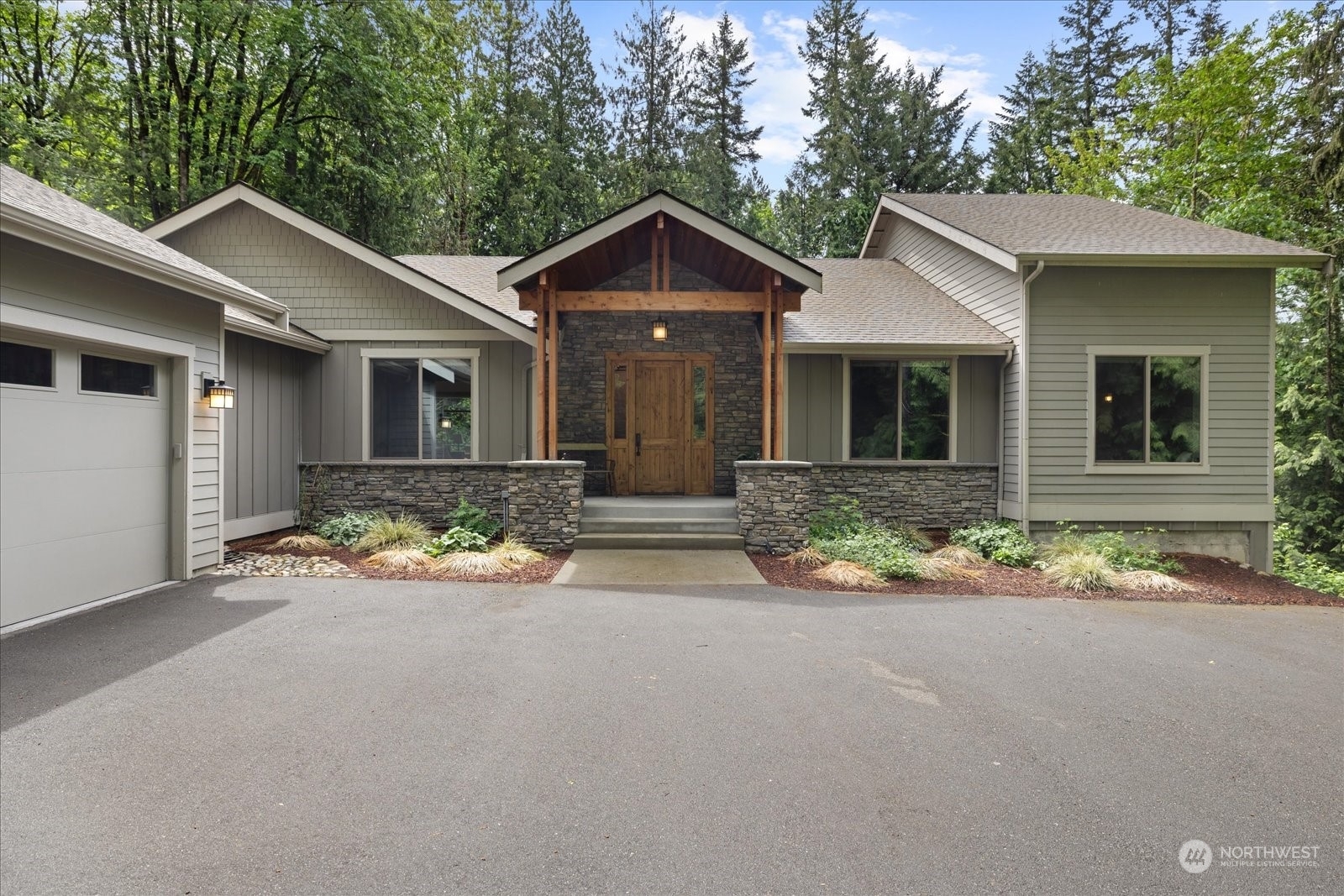 Property Photo: 13358 248th Avenue SE WA 98027