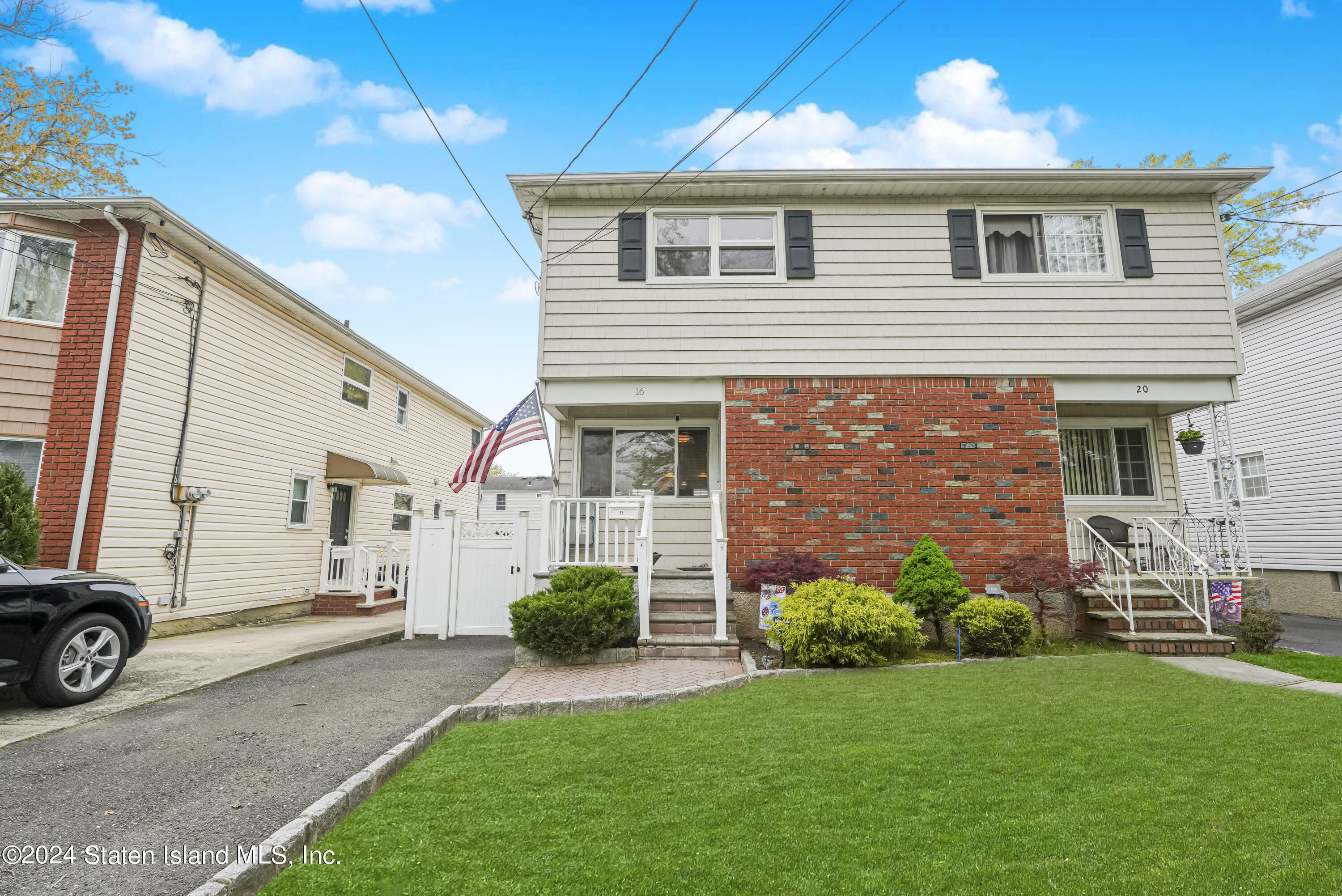 Property Photo:  16 Cloverdale Avenue  NY 10308 