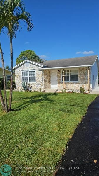 Property Photo:  224 SW 5th Ave  FL 33444 