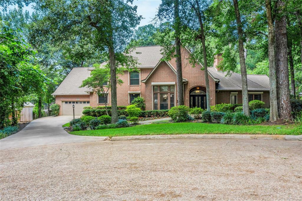 Property Photo: 221 Springs Edge Drive TX 77356