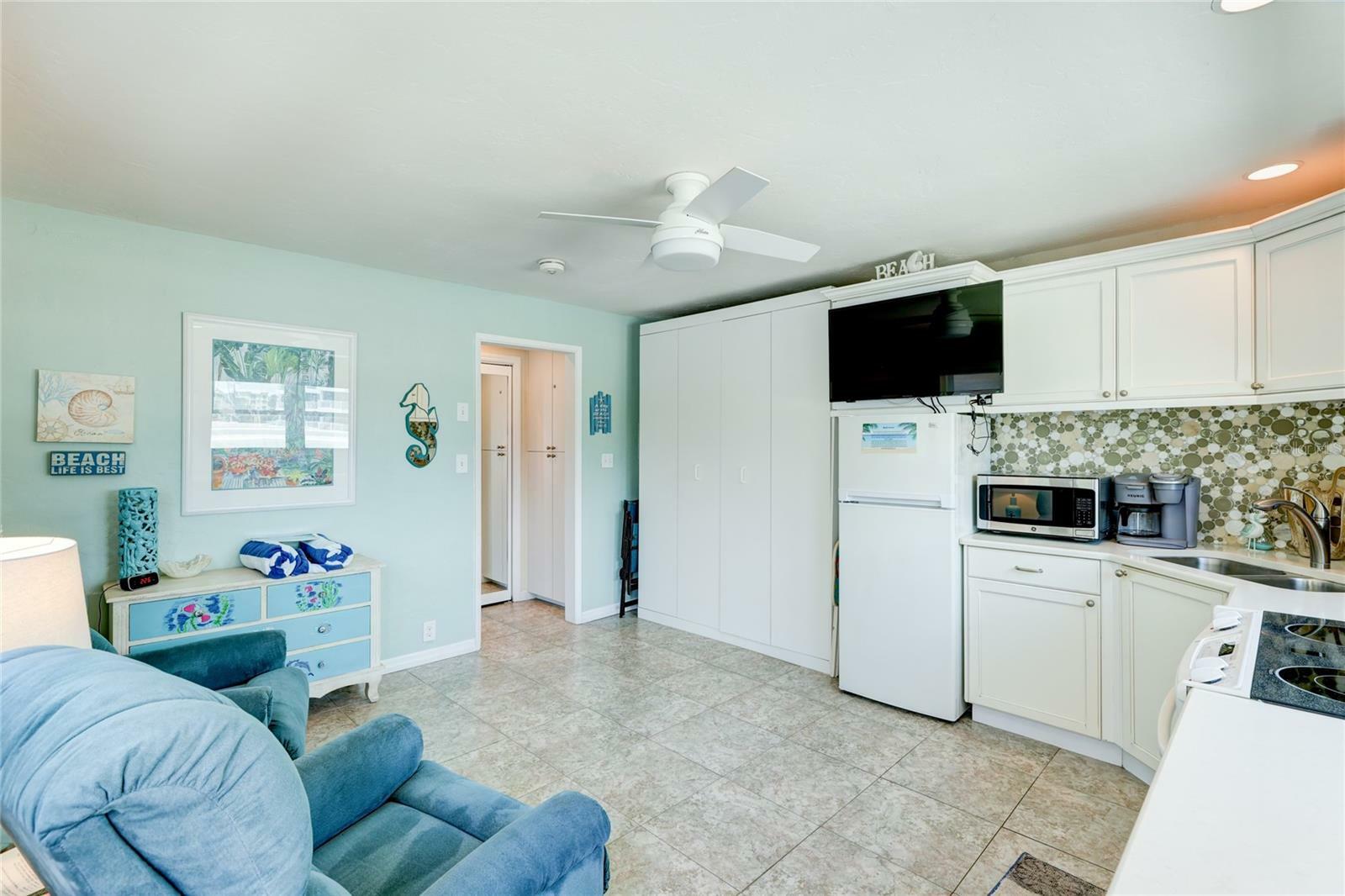 Property Photo:  1129 Seaside Drive 40  FL 34242 