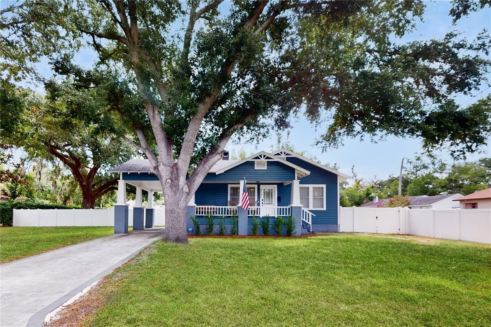 Property Photo:  4205 N Myrtle Avenue  FL 33603 