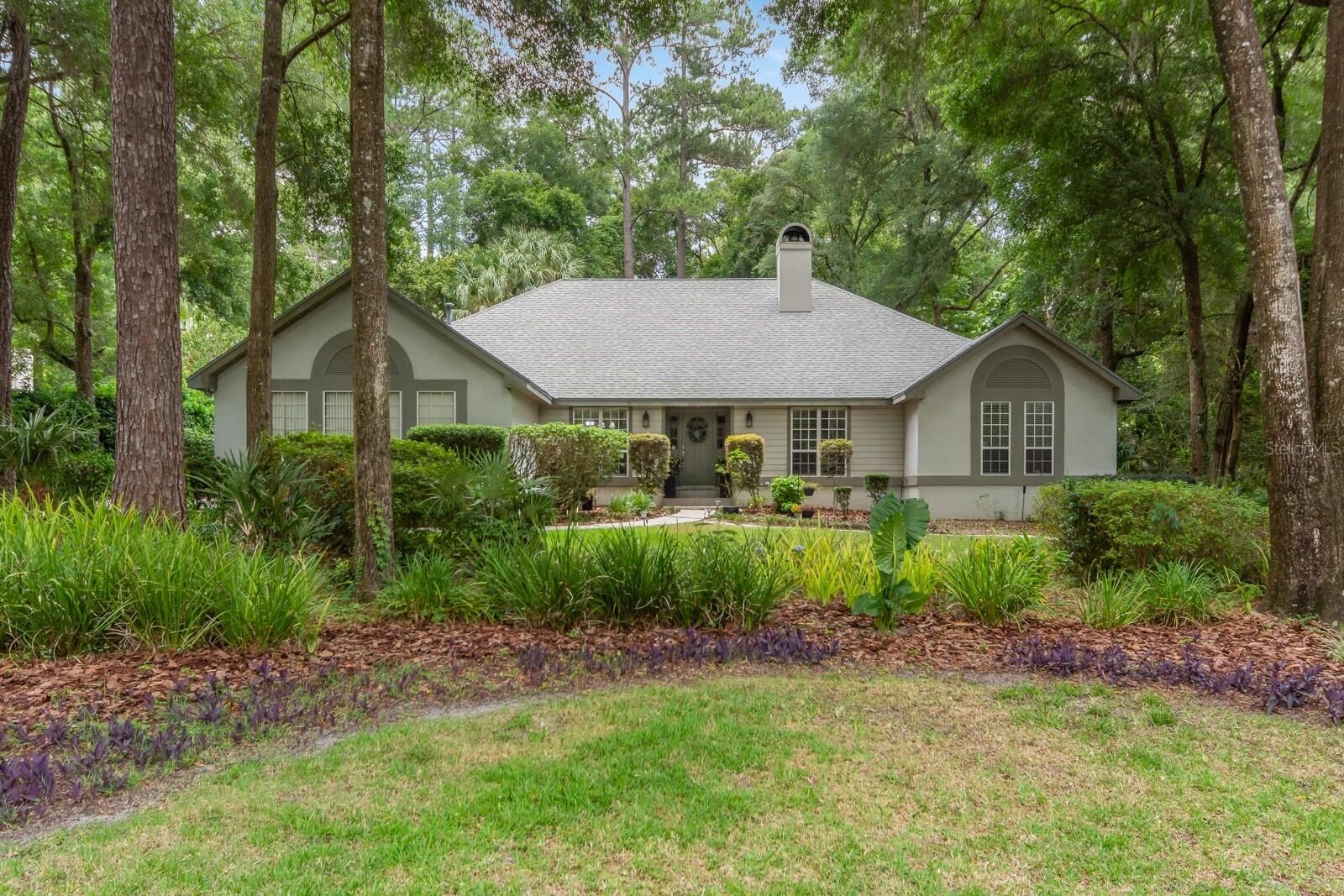Property Photo: 8821 SW 45th Boulevard FL 32608