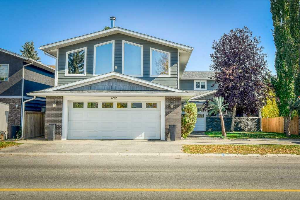 Property Photo:  692 West Chestermere Drive  AB T1X 1B5 