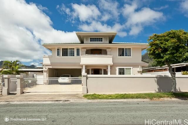 Property Photo:  