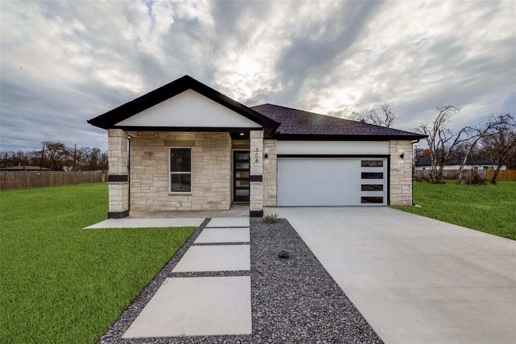 Property Photo:  308 Dixon Street  TX 75160 