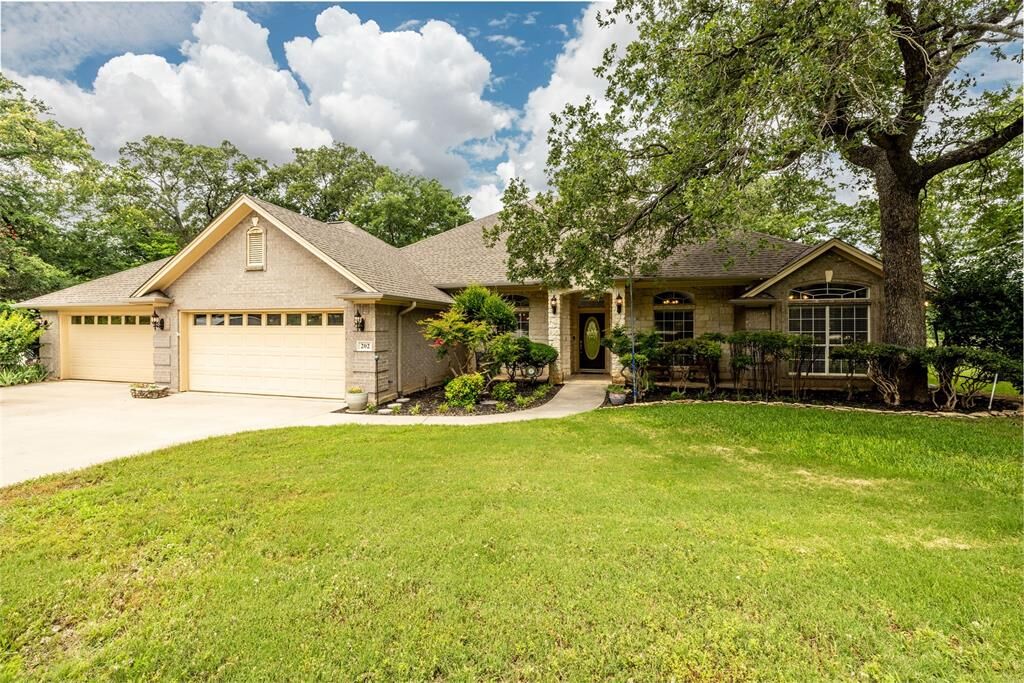 Property Photo:  202 Hastings Drive  TX 76426 