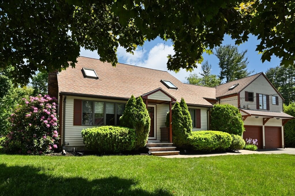 Property Photo:  6 Redmond Ave  MA 01864 
