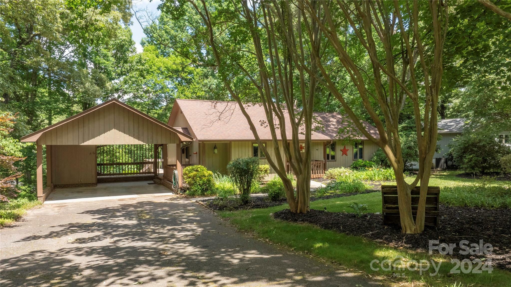 Property Photo:  7647 Lynwood Road  NC 28673 