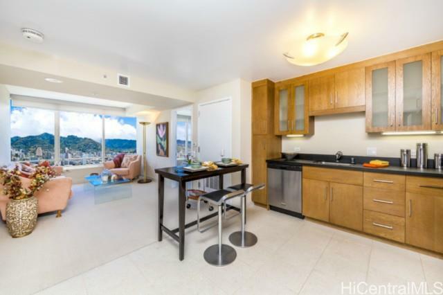 Property Photo:  1009 Kapiolani Boulevard 4211  HI 96814 