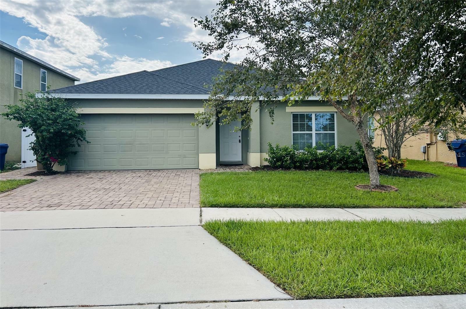 Property Photo:  658 Black Eagle Drive  FL 34736 