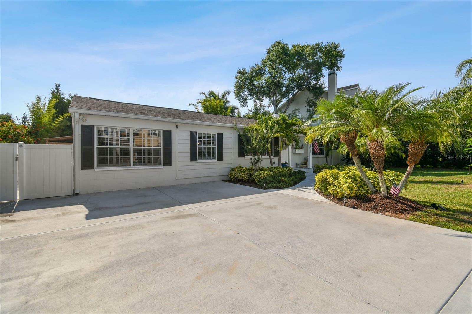 Property Photo:  6203 S Kelly Road  FL 33611 