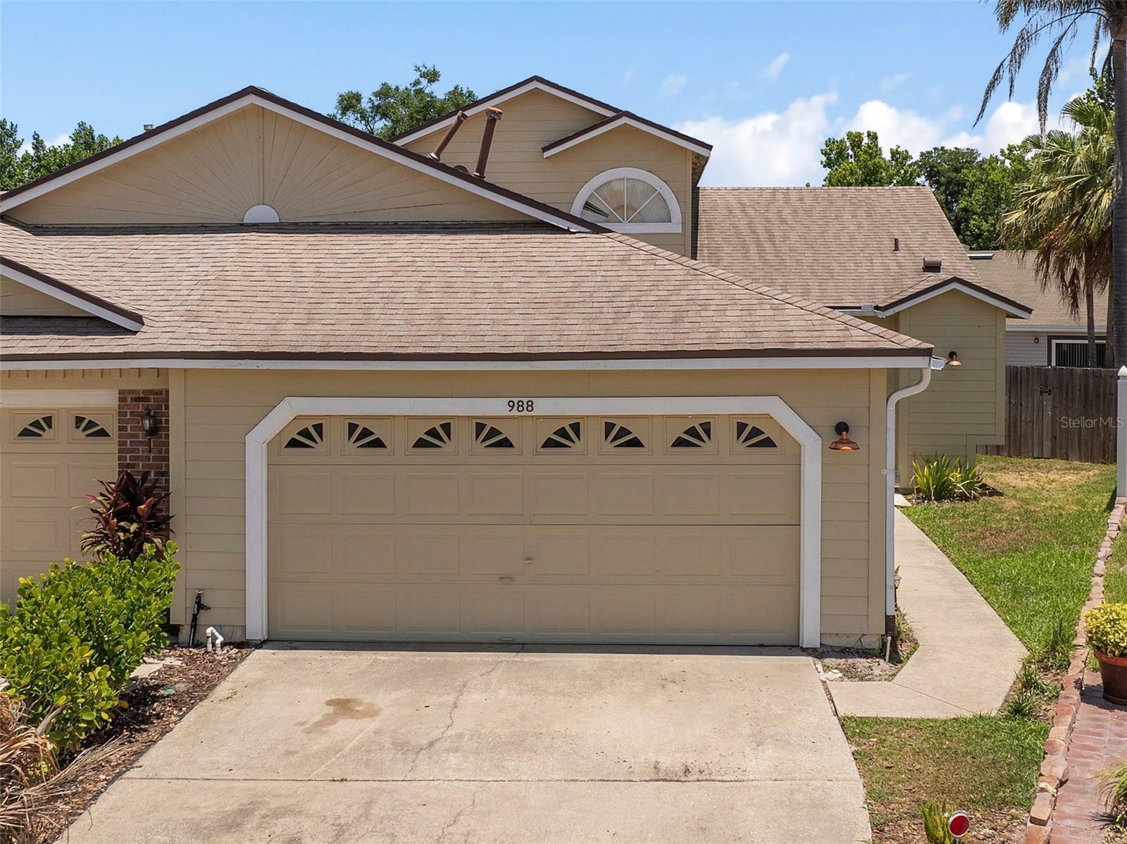 Property Photo:  988 Norfolk Court  FL 32750 