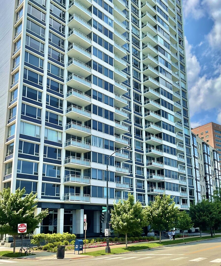 Property Photo:  1300 N Lake Shore Drive 3C  IL 60610 