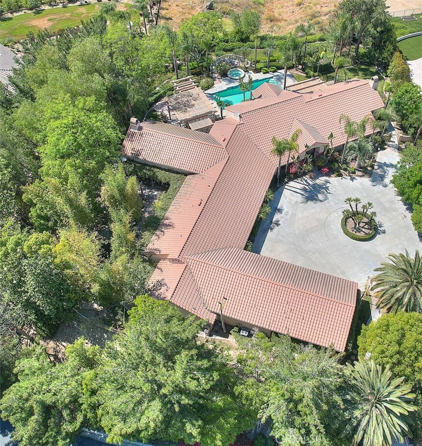 Property Photo:  821 Eagle Crest Court  CA 92506 