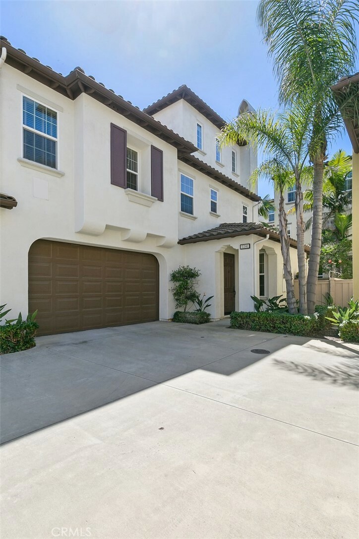Property Photo:  7290 Mirage Dr  CA 92648 