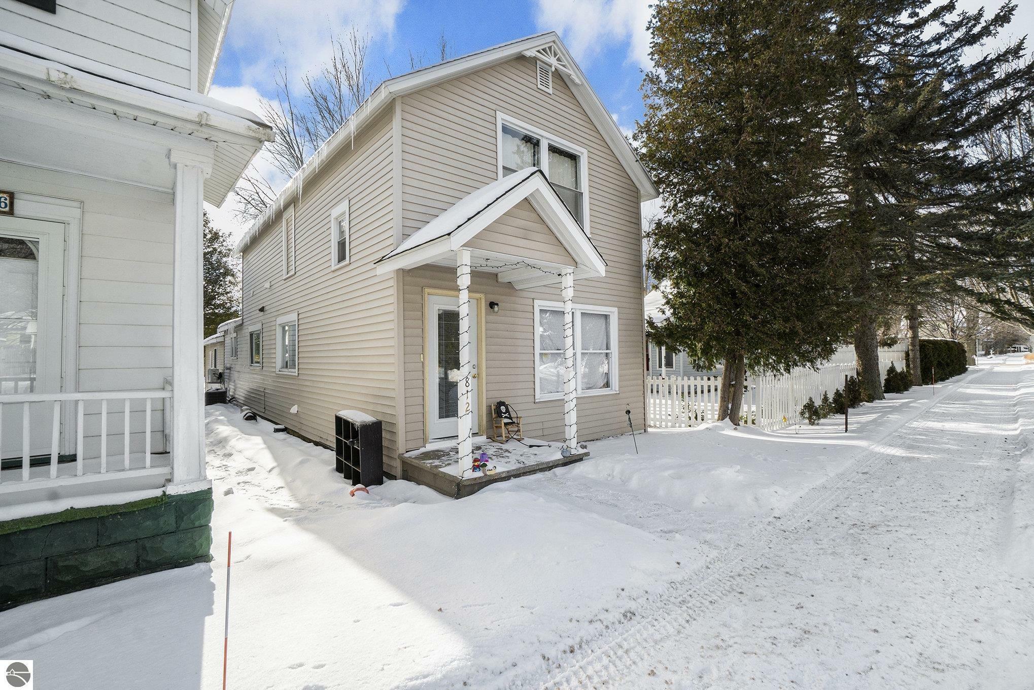 Property Photo:  812 Forest Avenue  MI 49635 