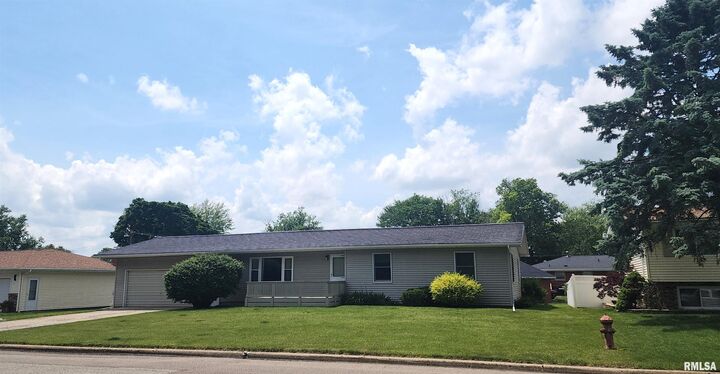 1128 N 1st Avenue  Canton IL 61520 photo