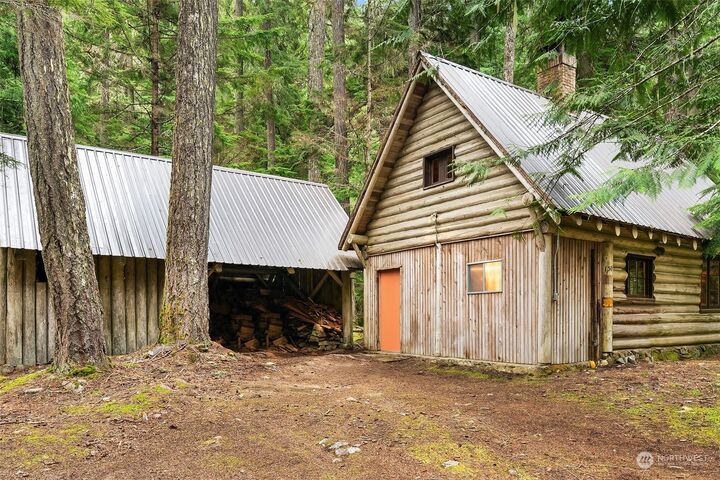 Property Photo:  150 Silver Creek Usfs  WA 98022 