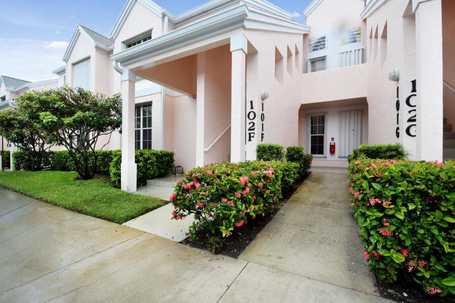 Property Photo: 101 Muirfield Court 101F FL 33458