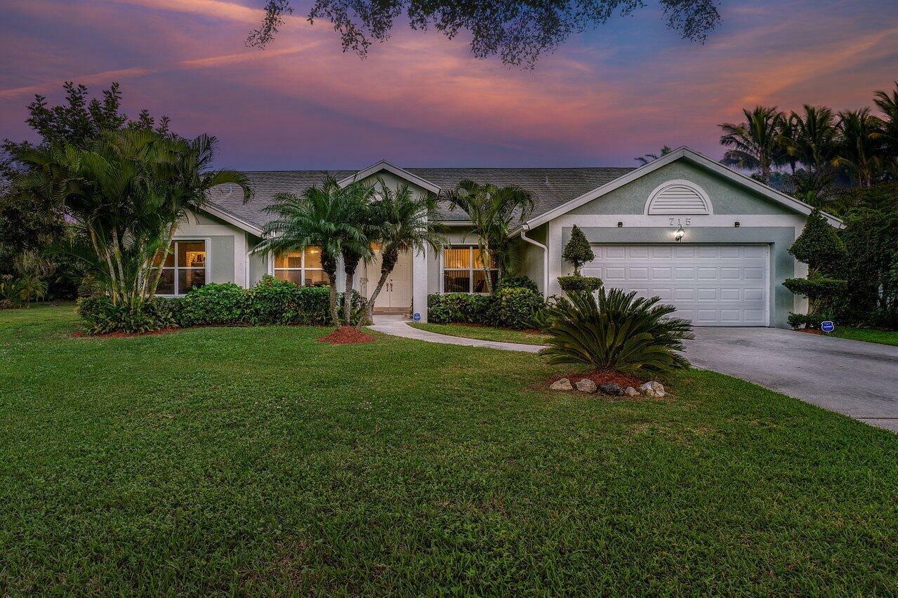 Property Photo:  715 Birdie Court  FL 33445 