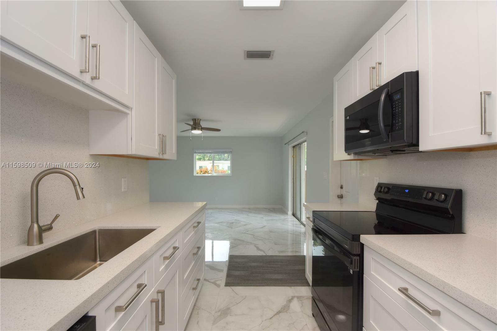 Property Photo:  2611 SW 13th Ave 1  FL 33315 