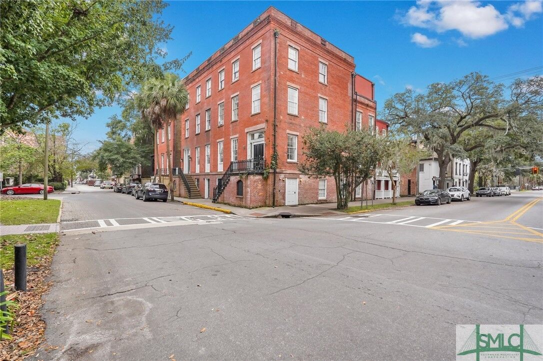 Property Photo: 201 E York Street GA 31401