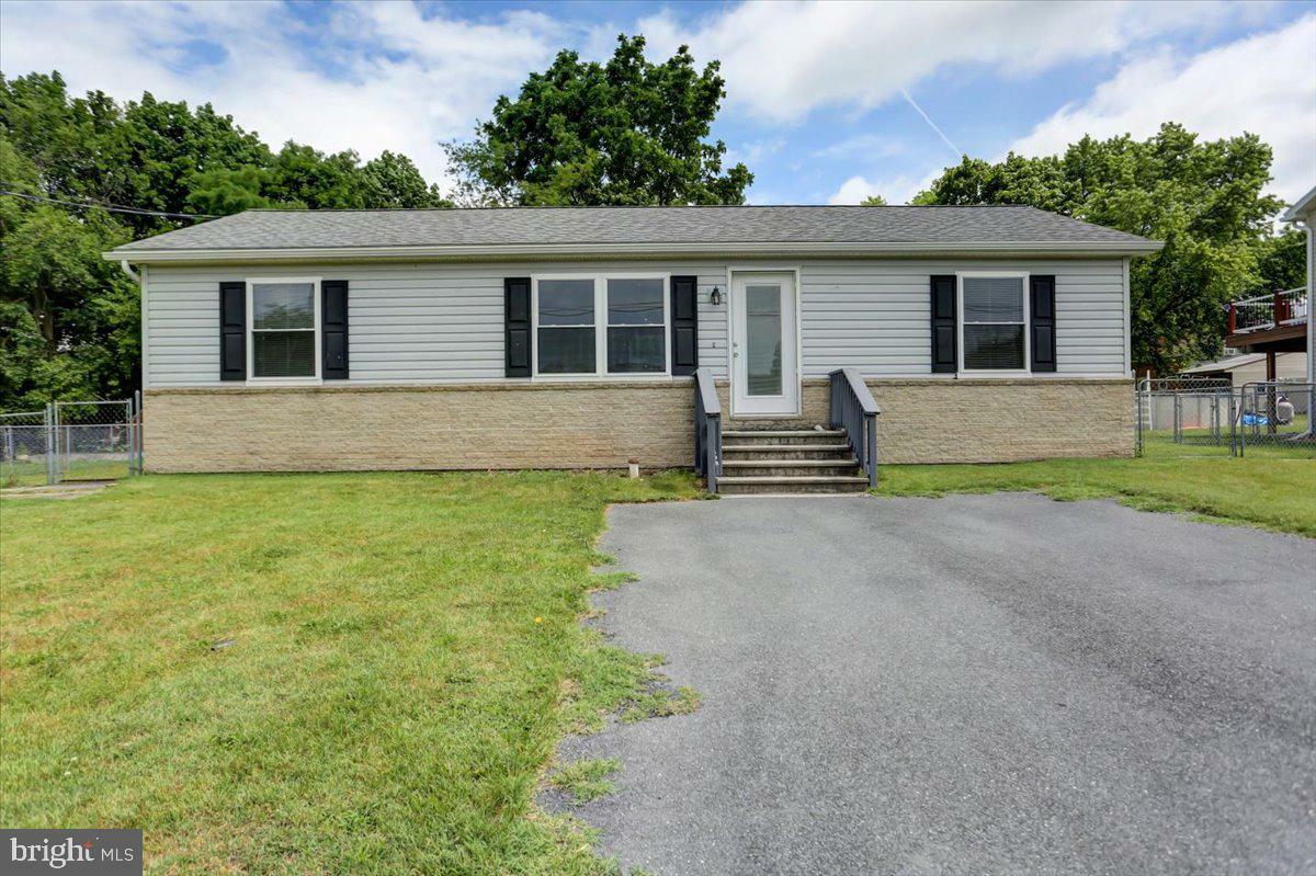 Property Photo:  17 Creekstone Drive  PA 17237 