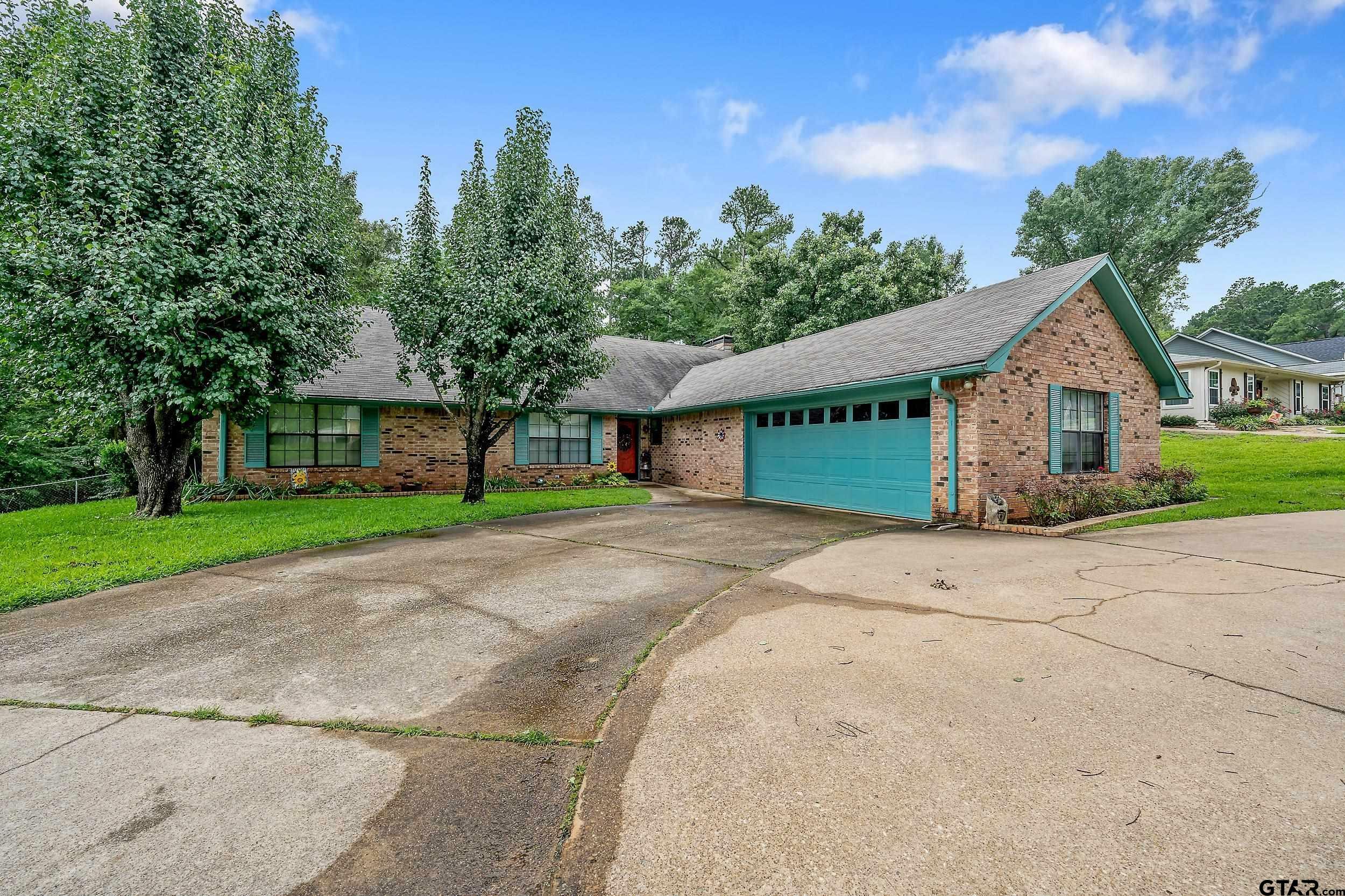 Property Photo:  1522 W Tanglewood Drive  TX 75771 