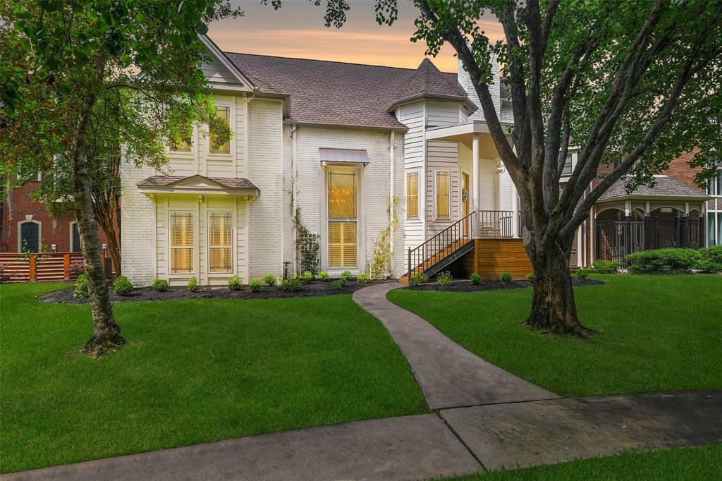 Property Photo:  209 Victoria Way  TX 77546 