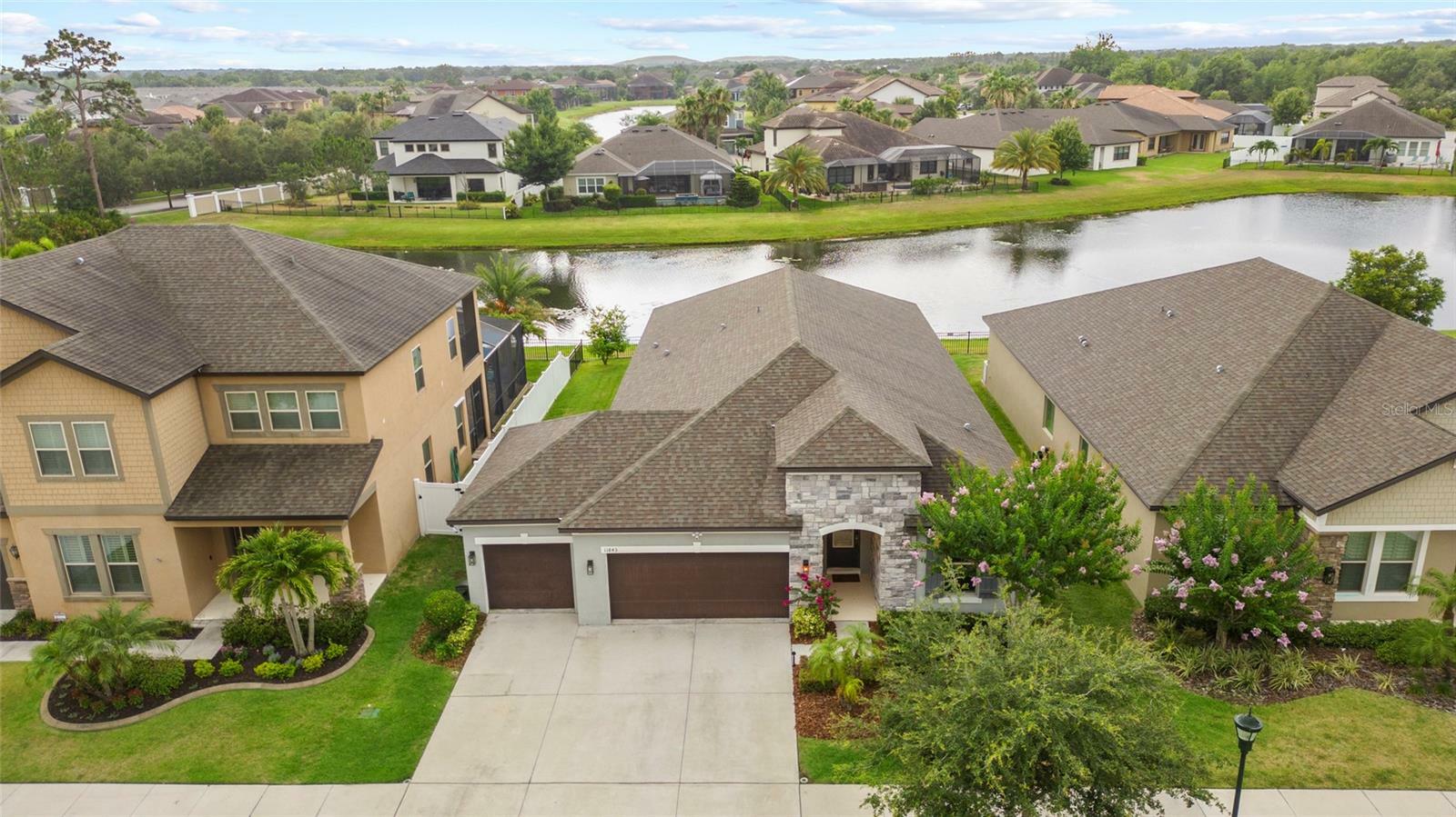 Property Photo:  11843 Cross Vine Drive  FL 33579 