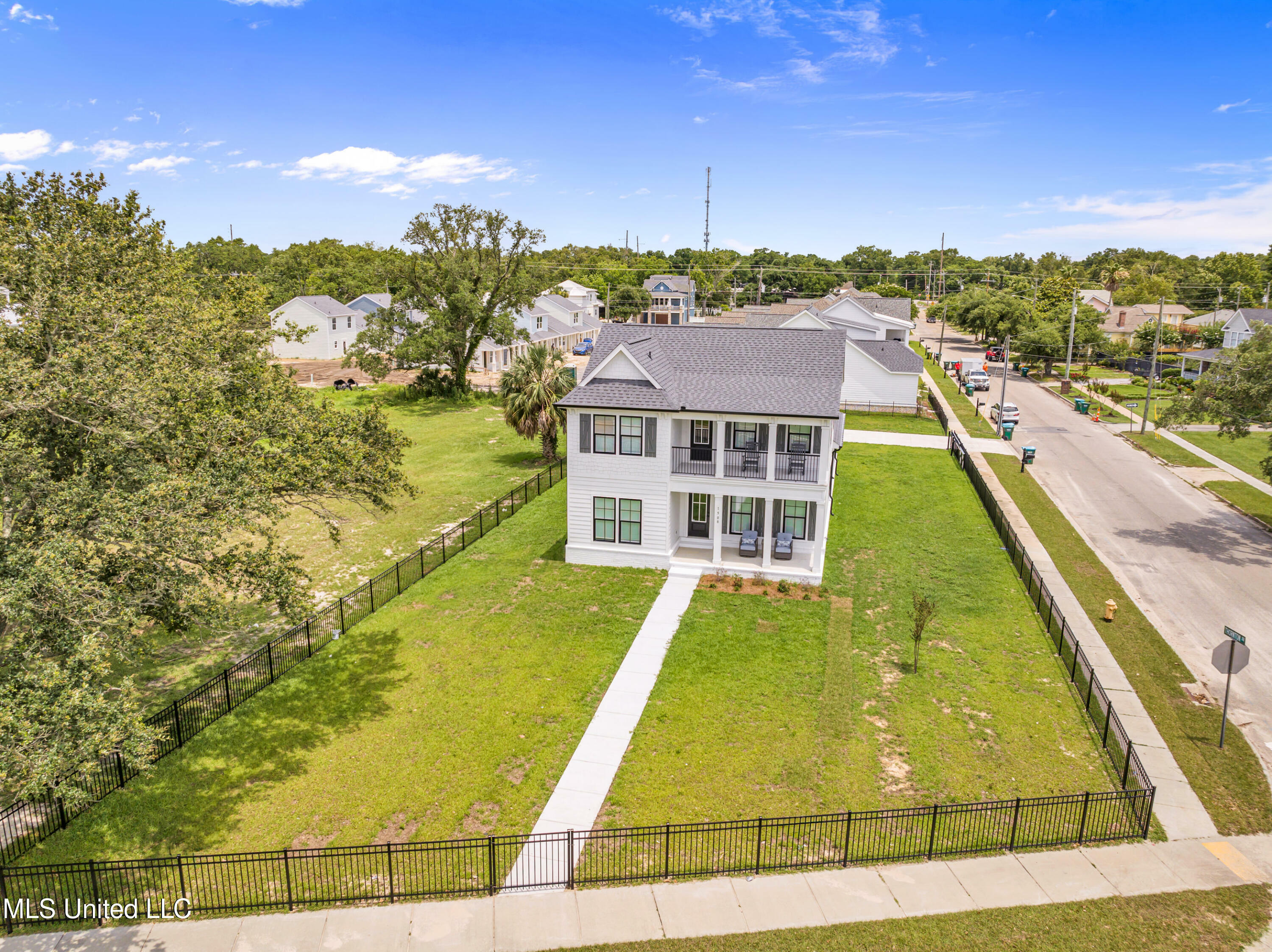 Property Photo:  1508 E Beach Boulevard  MS 39501 