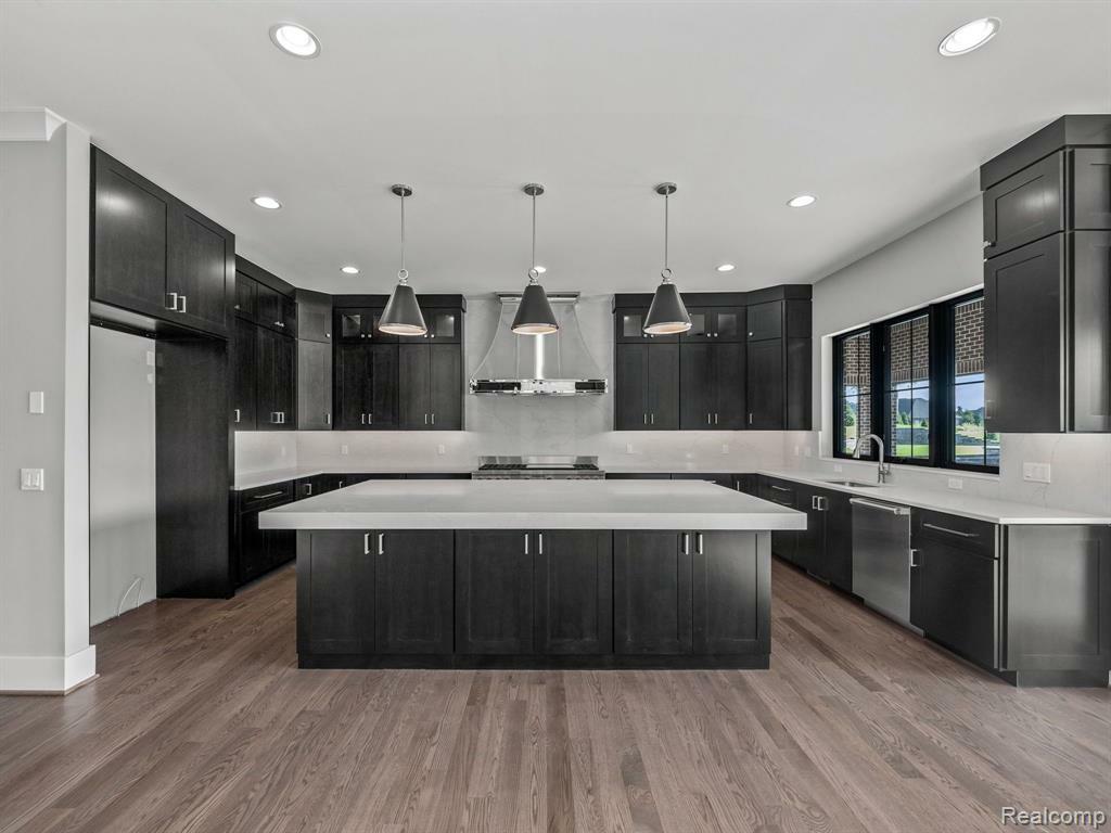 Property Photo: 2605 Fairway MI 48306 4953