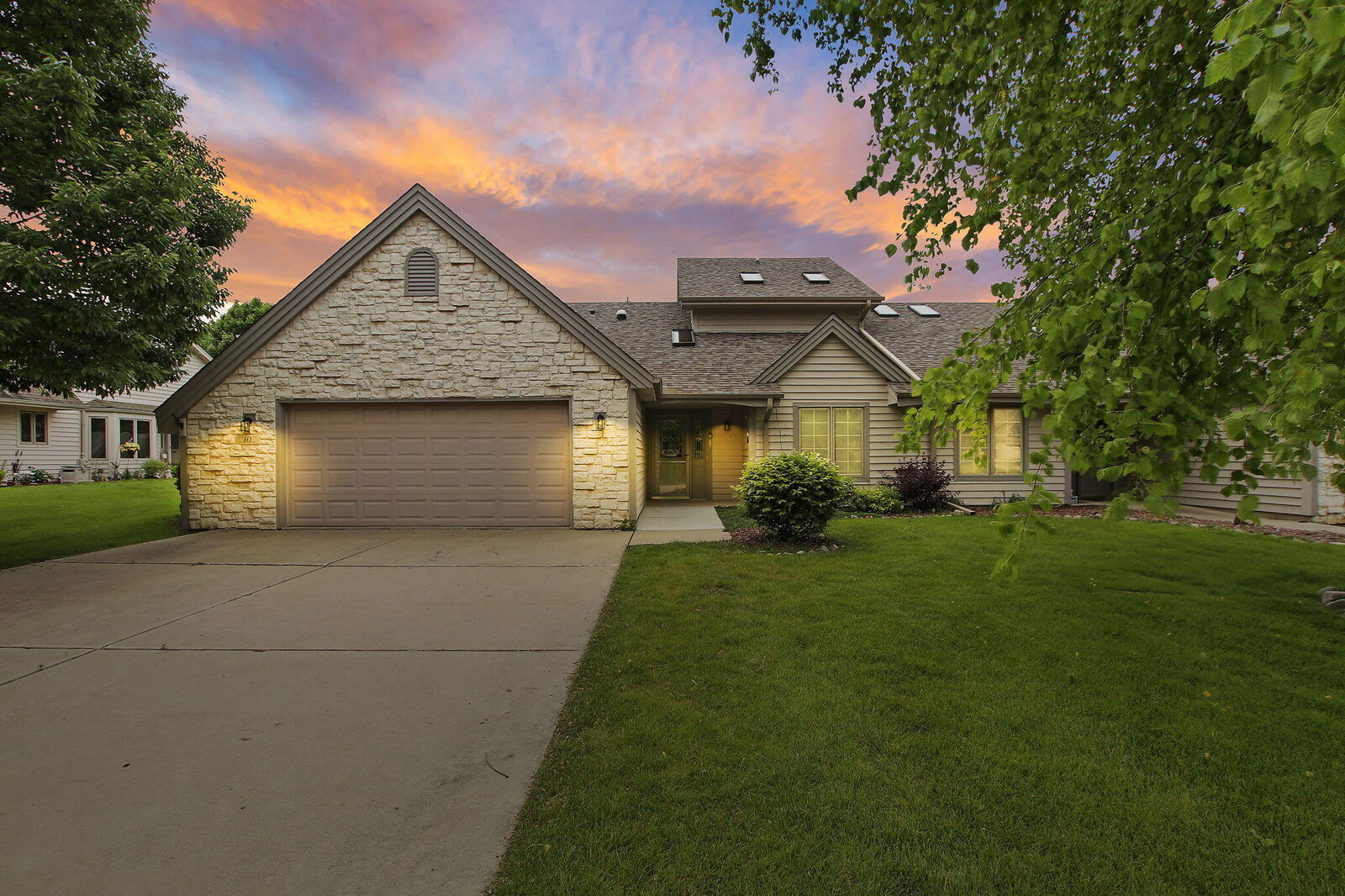 Property Photo: 352 Greenvalley Dr WI 53406