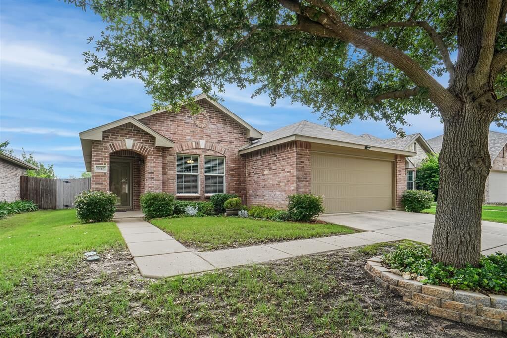 Property Photo:  5616 Talons Crest Circle  TX 76179 