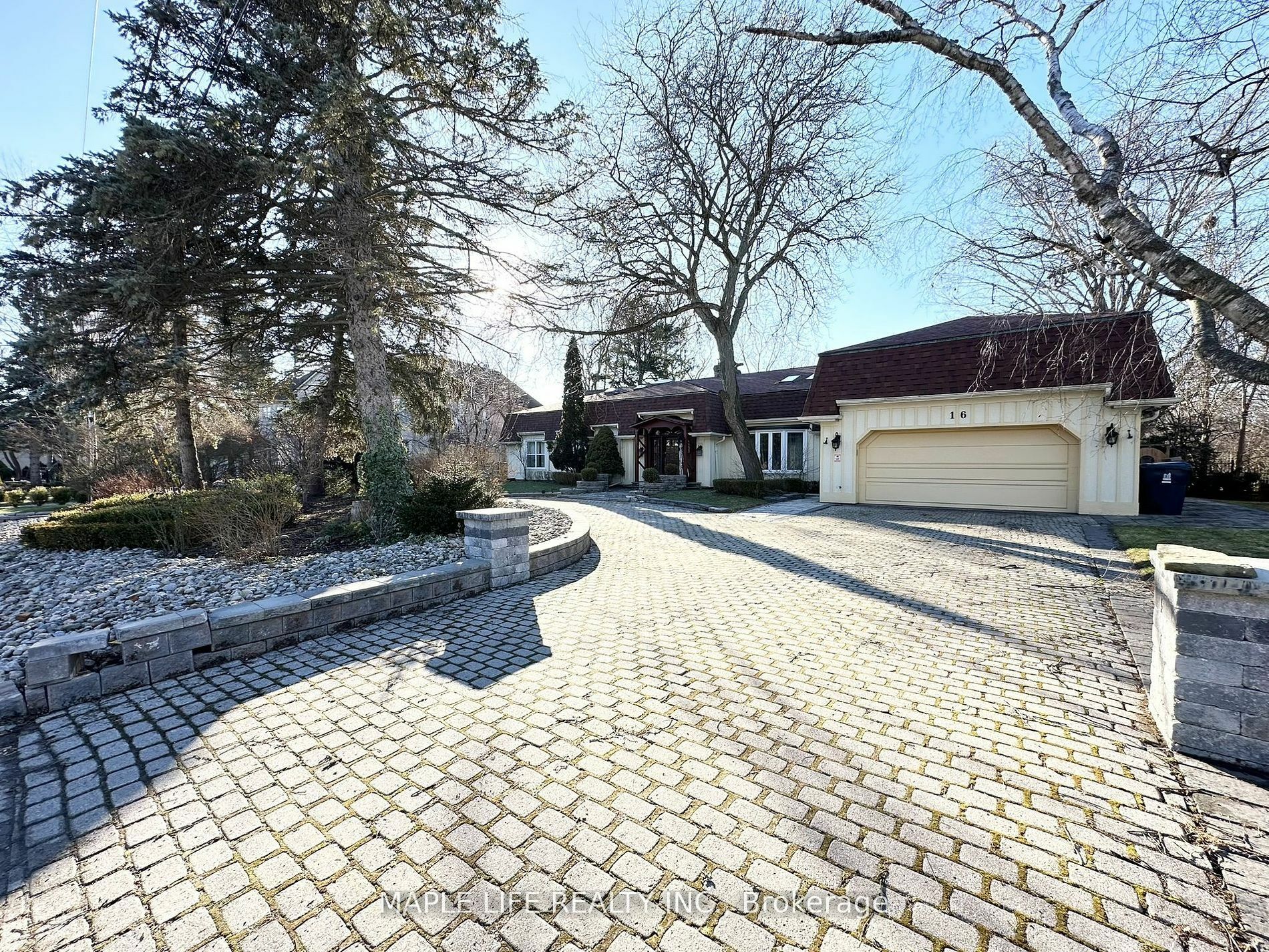 Property Photo:  16 Brian Cliff Dr  ON M3B 2G2 