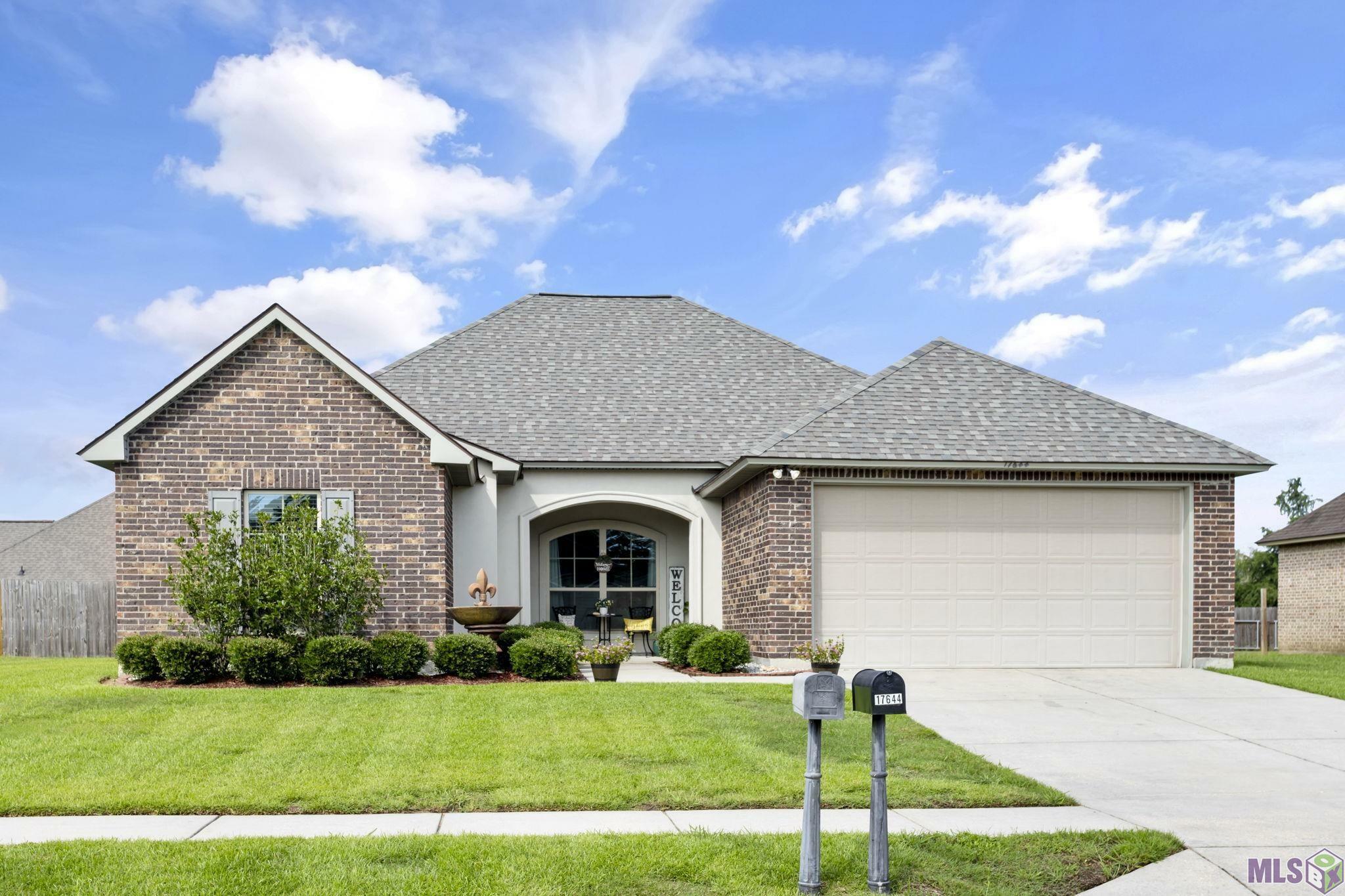 Property Photo: 17644 Feather Ridge Dr LA 70769