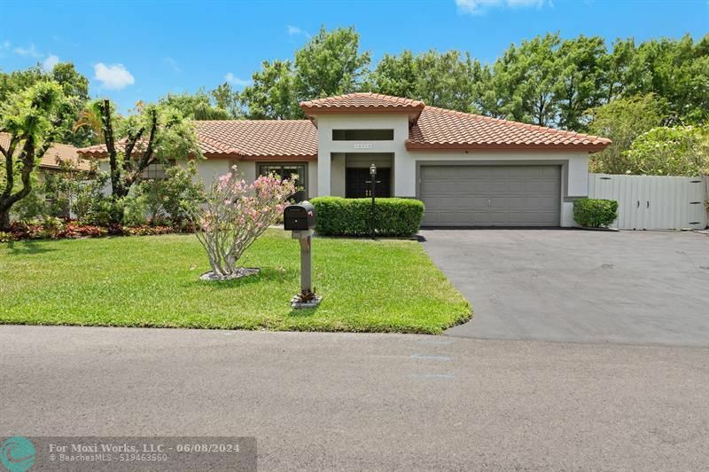 Property Photo:  15910 Sedgewyck Cir S  FL 33331 