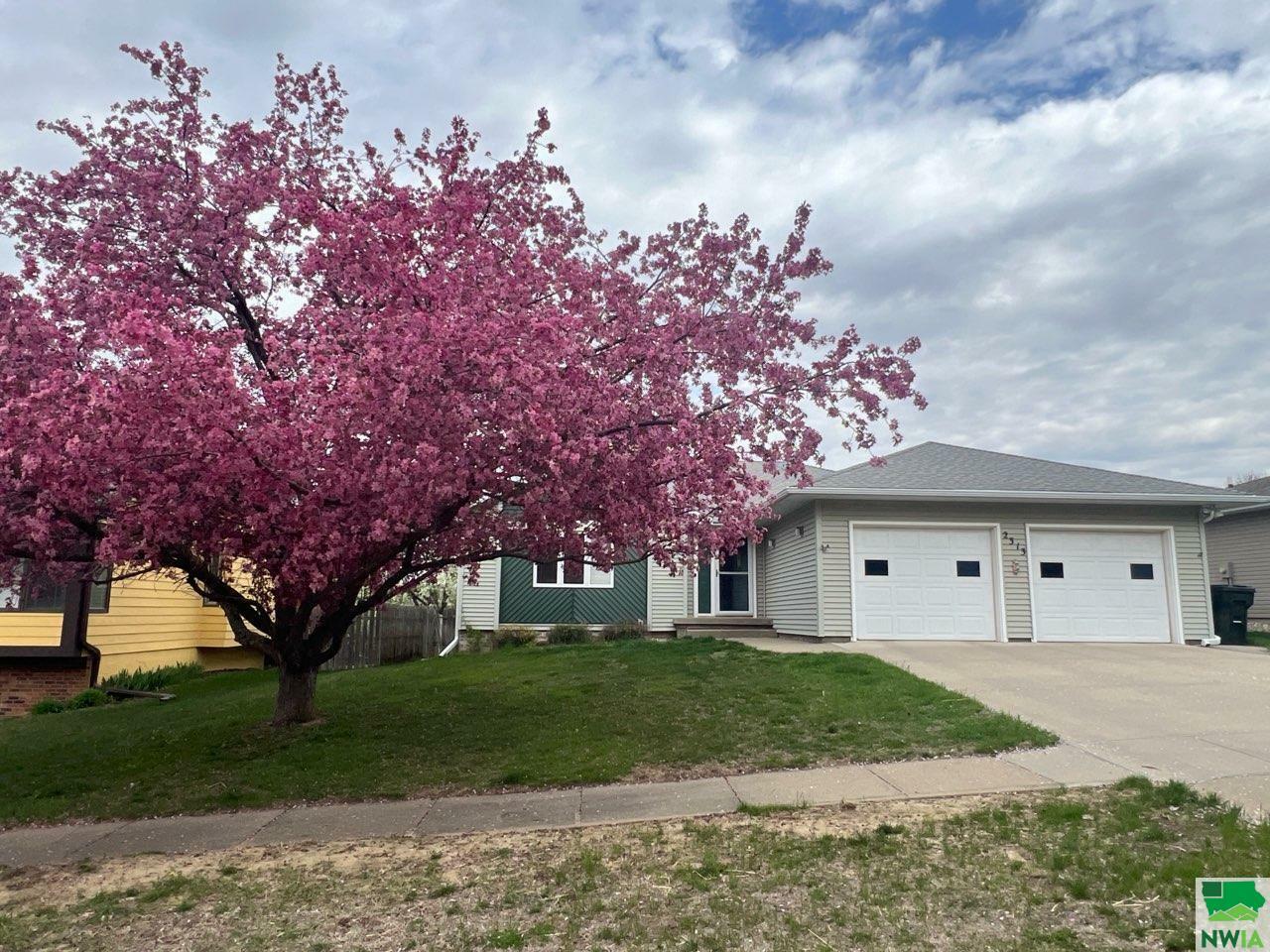 Property Photo:  2313 Seneca Way  IA 51104 