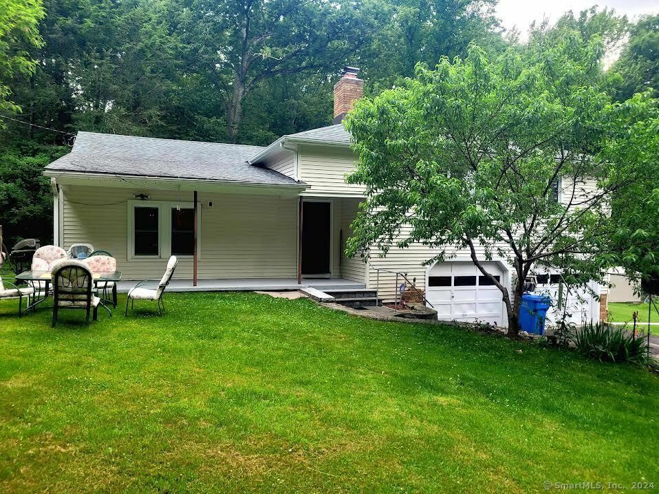 Property Photo:  27 Cottage Street  CT 06468 