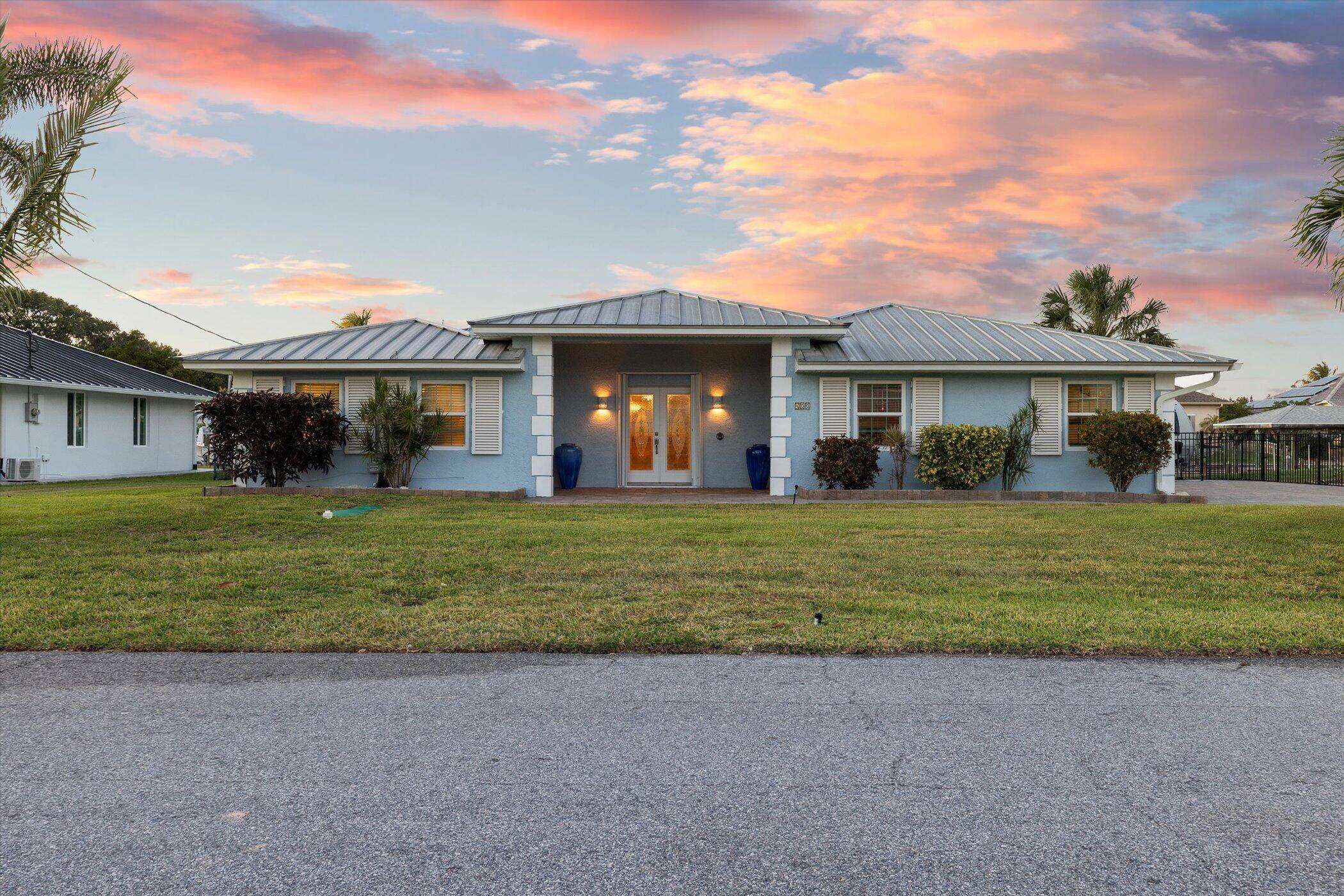 Property Photo:  400 Hiawatha Way  FL 32951 