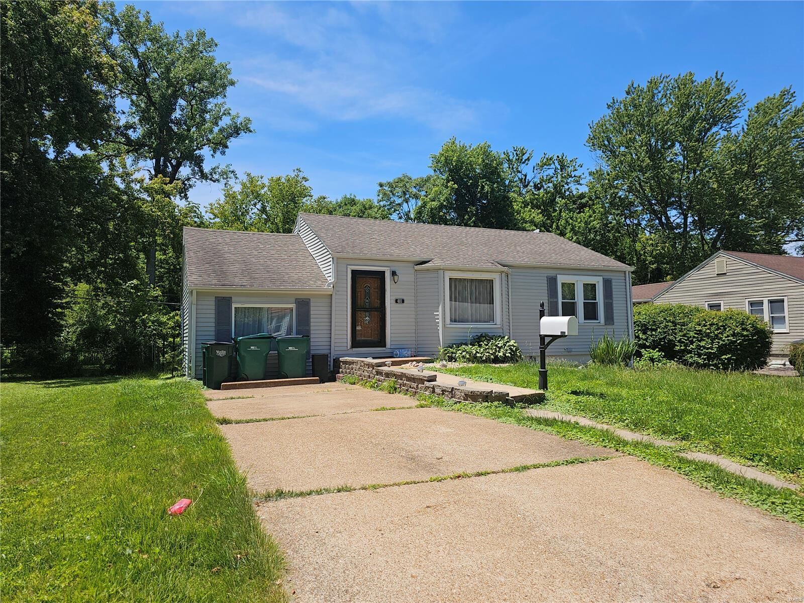 Property Photo:  401 Corona Court  MO 63119 