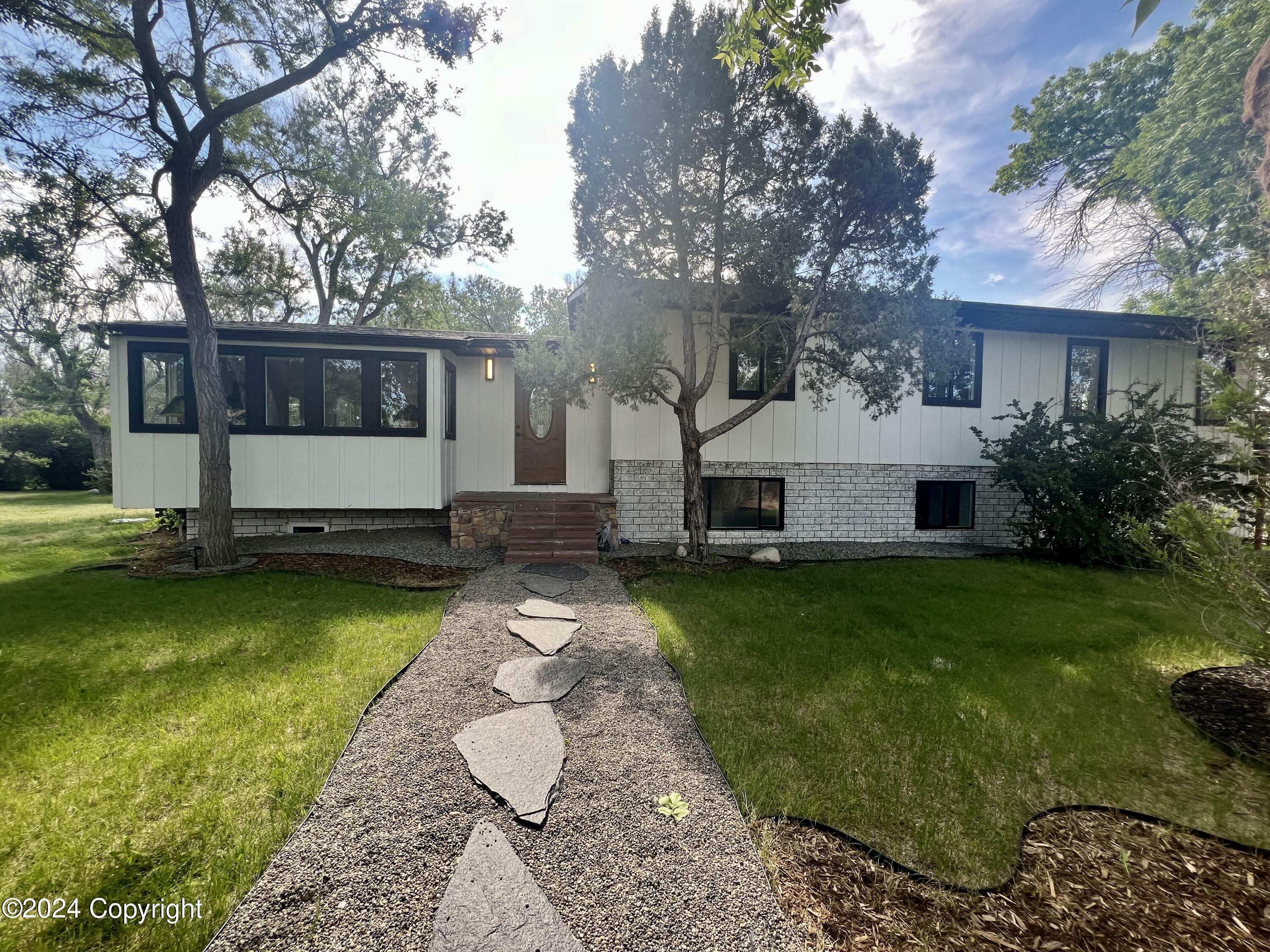 Property Photo:  601 W 10th St -  WY 82716 