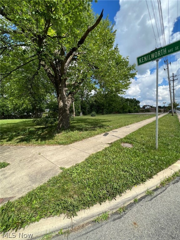 Property Photo:  1729 Niles Road SE  OH 44484 