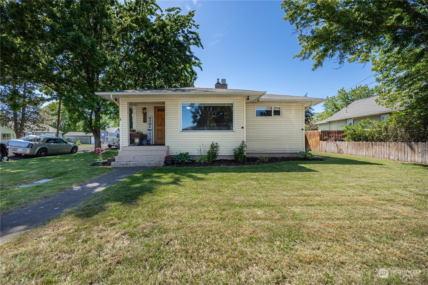 Property Photo: 735 White WA 99362