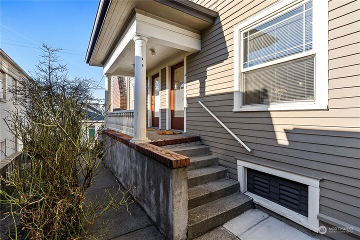 Property Photo:  5607 15th Avenue NE  WA 98105 