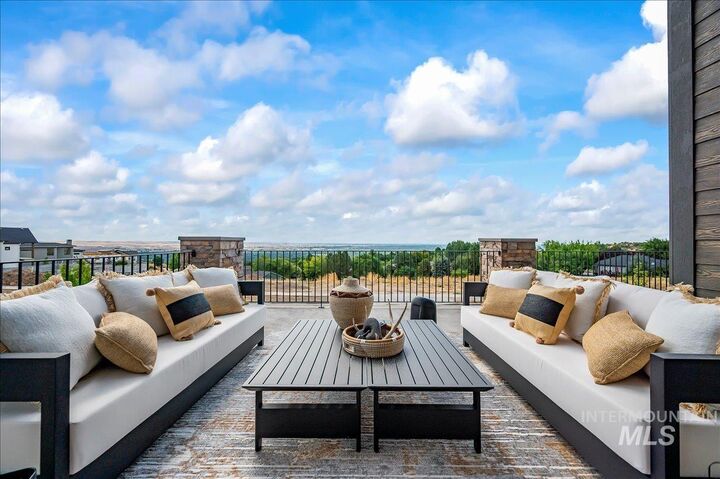 Property Photo: 1508 S Trent Point Way ID 83712