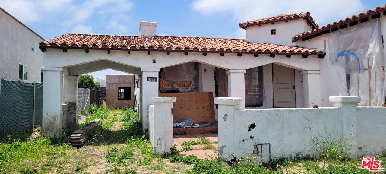 Property Photo:  2228  W 73rd St  CA 90043 