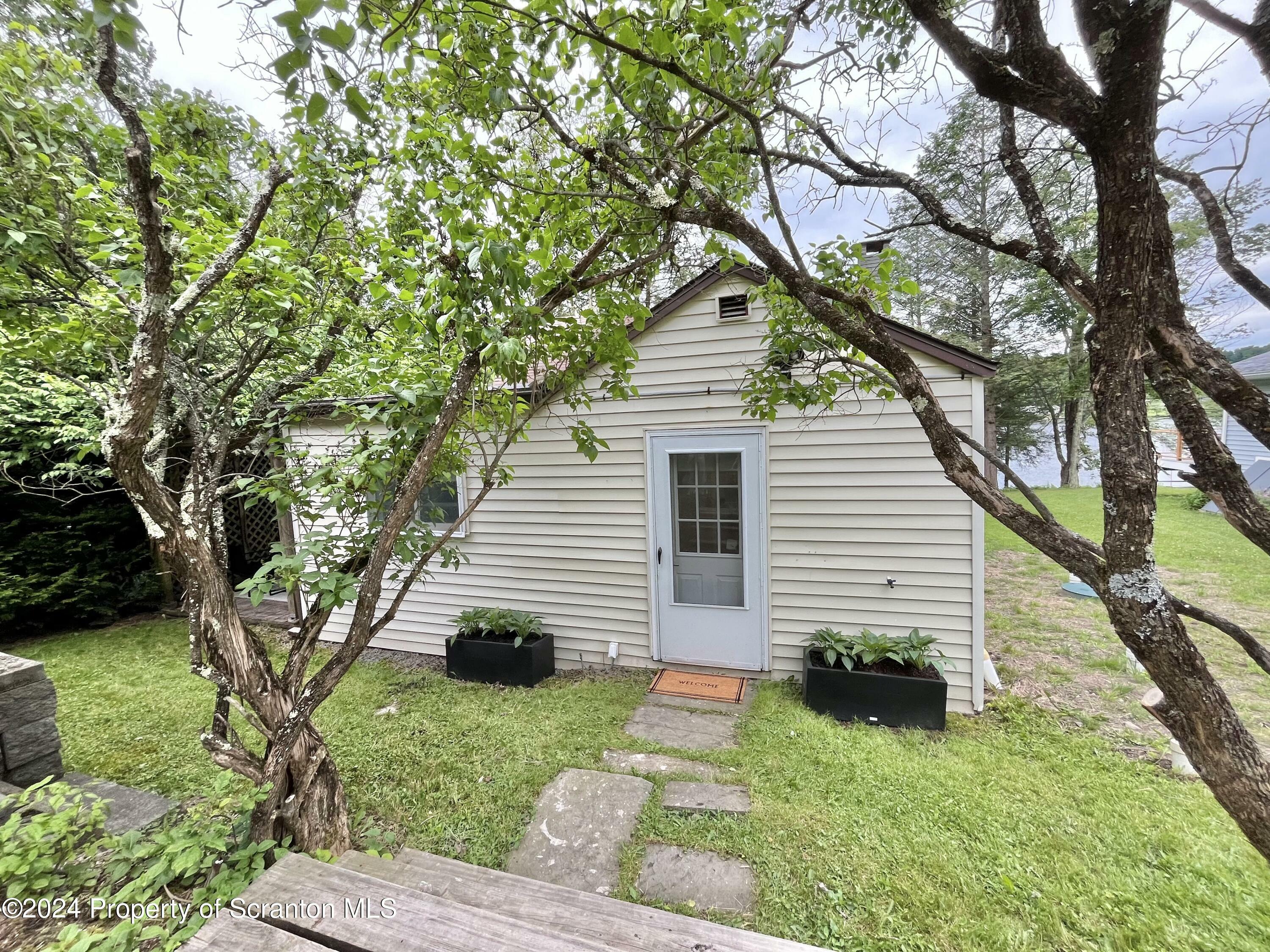 Property Photo:  420 Lake Boulevard  PA 18470 